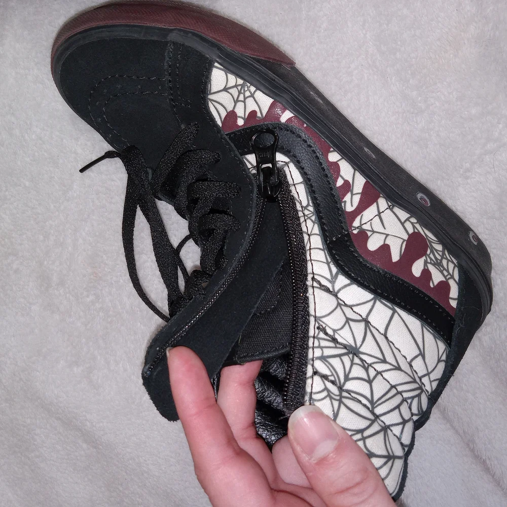 Vans Sk8-Hi Reissue Side Zip Kids Sz 3 “In The Shadows” Glow In Dark Spider Web - Picture 6 of 11